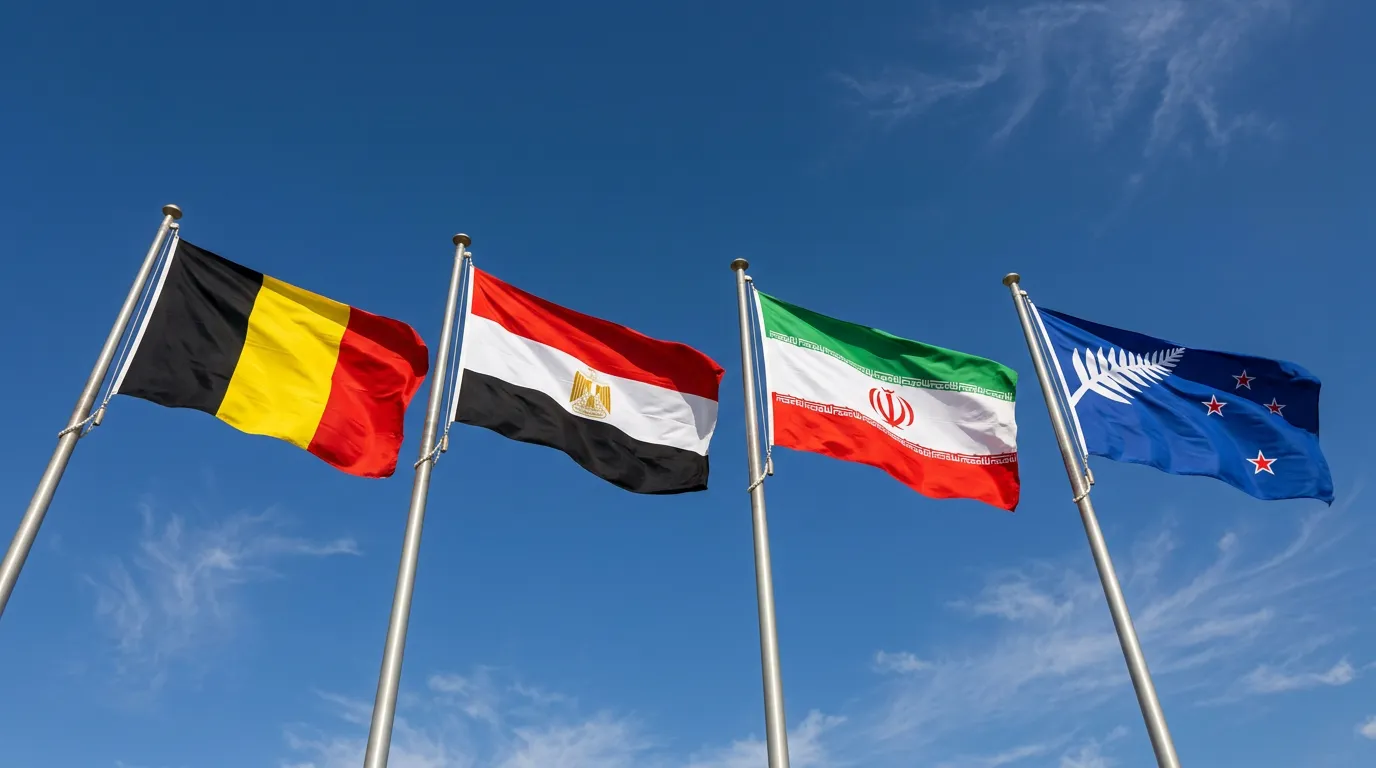 Belgische vlag naast vlaggen van Egypte, Iran en Nieuw-Zeeland voor WK 2026 Groep G